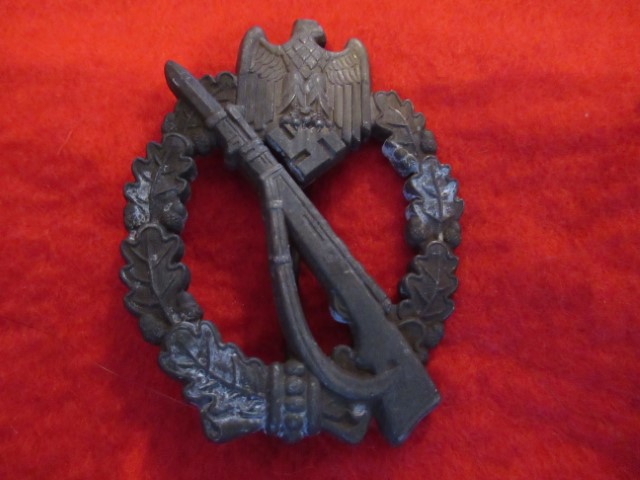 Assault badge in silver ‘WH’ maker