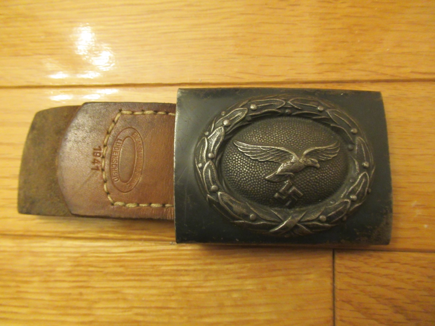 LW steel buckle with leather tab, minty