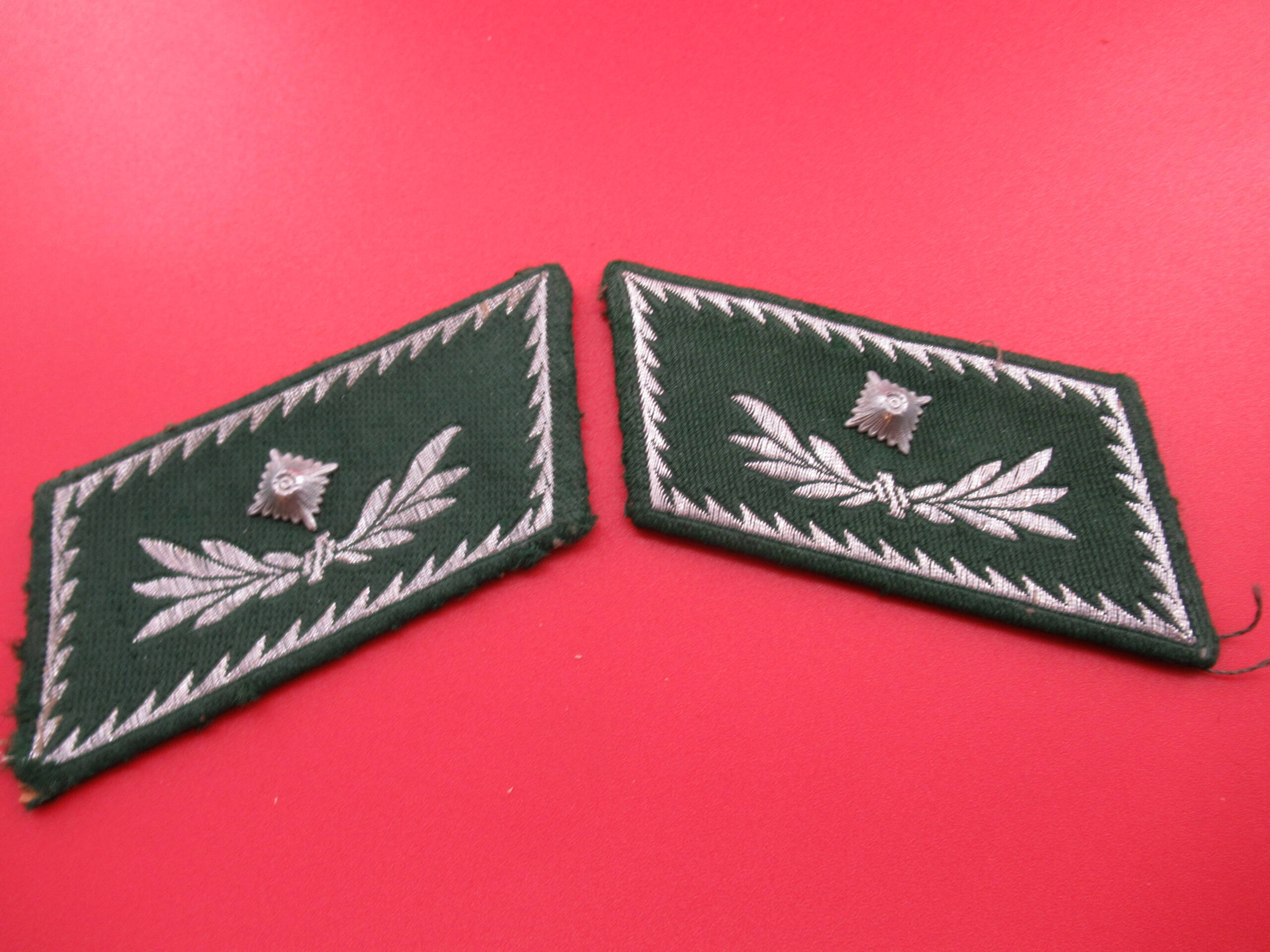 Customs matching pair of collar tabs, middle rank