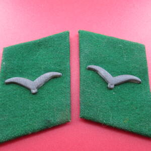 LW Feld division matching pair of corporal collar tabs