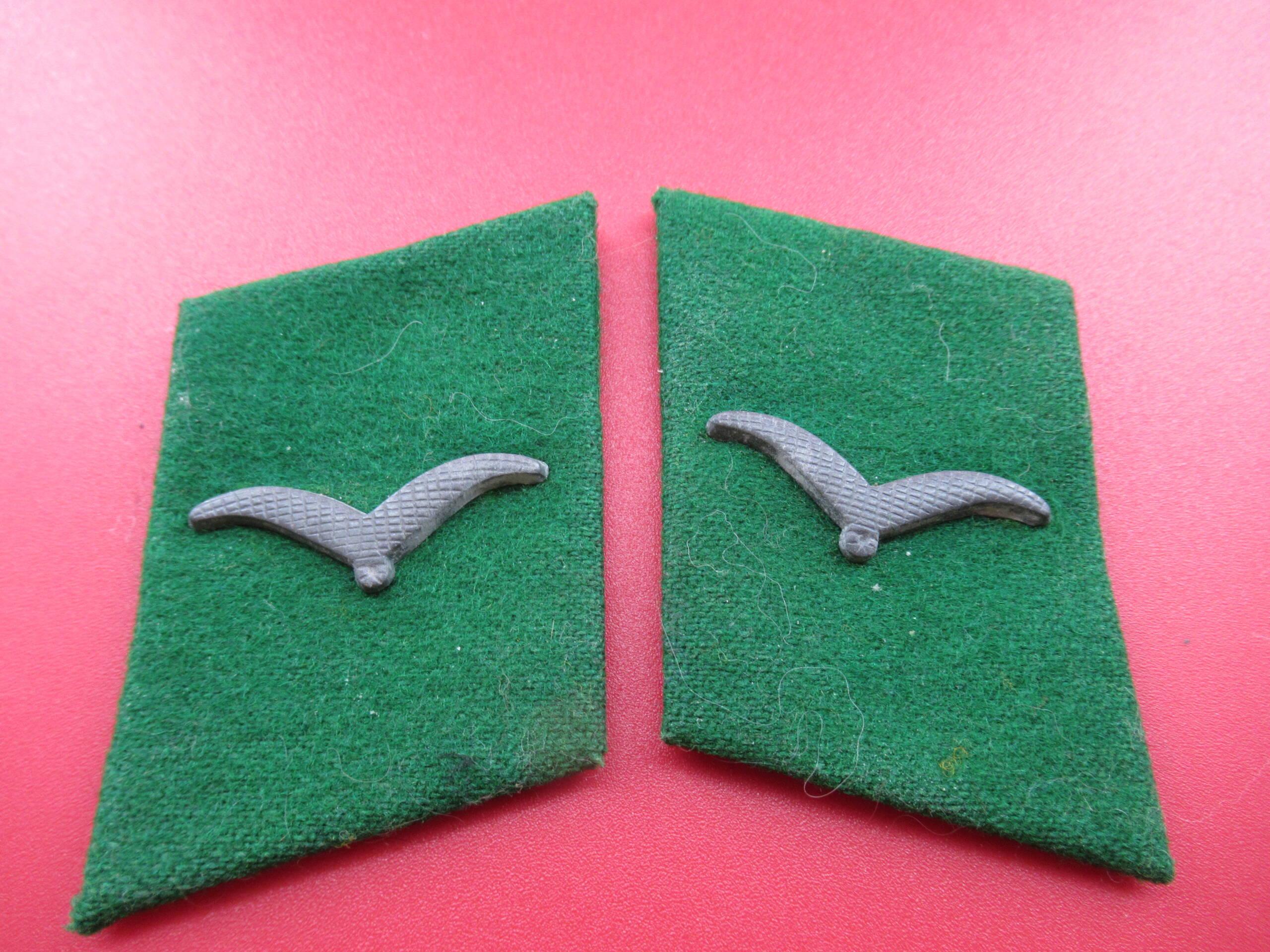 LW Feld division matching pair of corporal collar tabs
